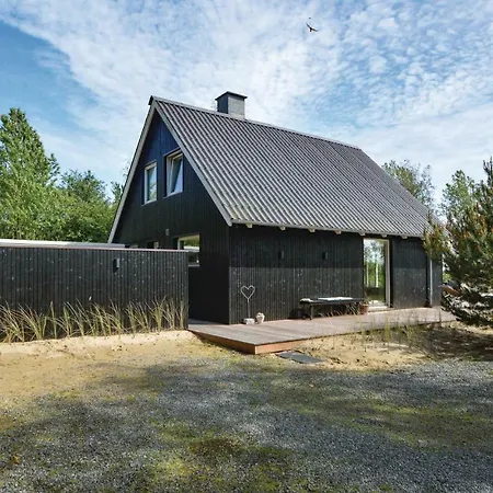 Three-bedroom In Feriehus