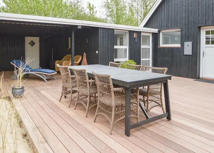 Three-bedroom In Feriehus *