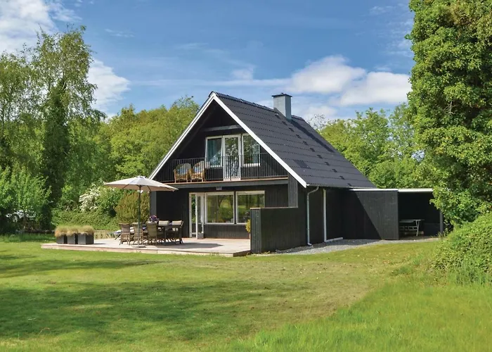 Three-bedroom In Feriehus