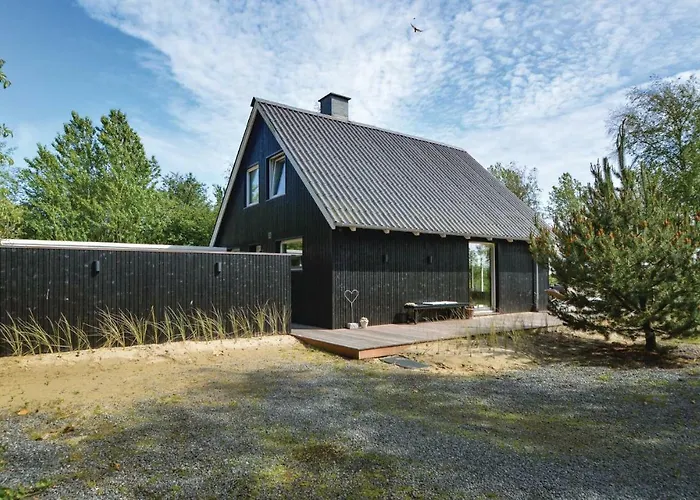 Three-bedroom In Feriehus